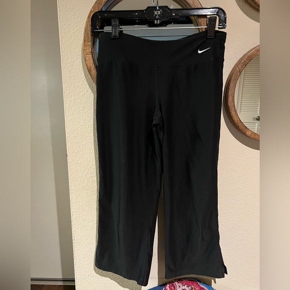 Nike Fit Dry wide legged black quarter length leggings - Picture 1 of 10